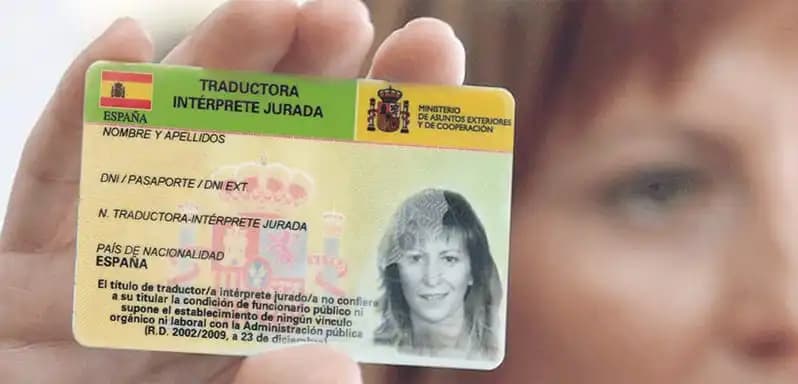 traductora nuestra su carnet oficial de traductor jurado emitido por el MAEC