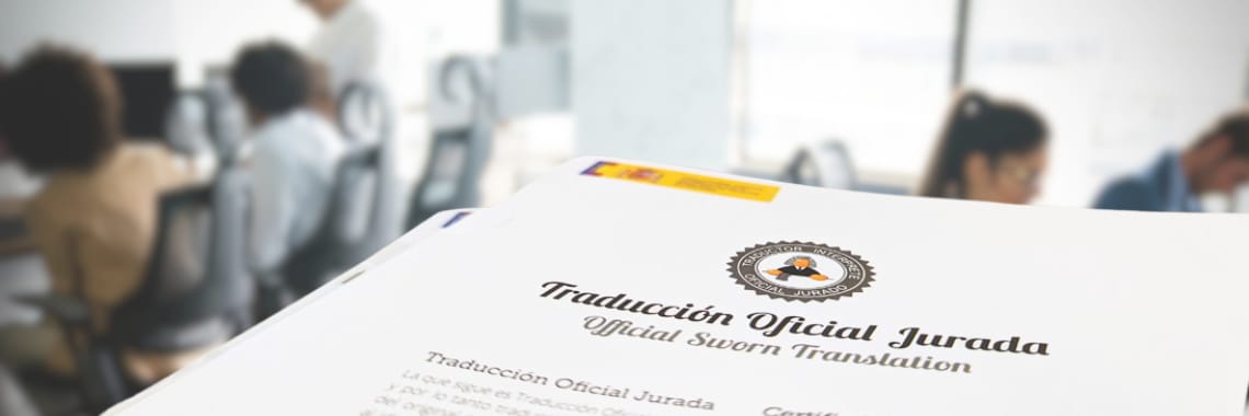 Alicante. Traductor Jurado entrega traducción jurada de varios documentos oficiales