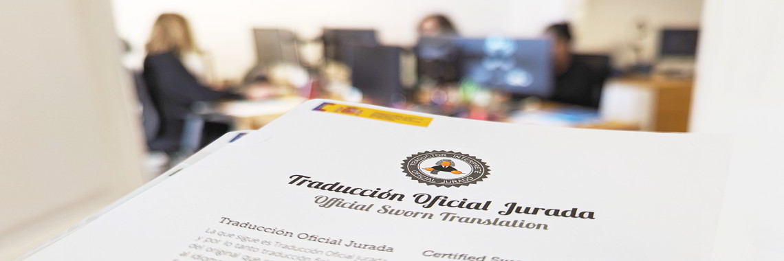 Valencia. Traductor Jurado entrega traducción jurada de varios documentos oficiales